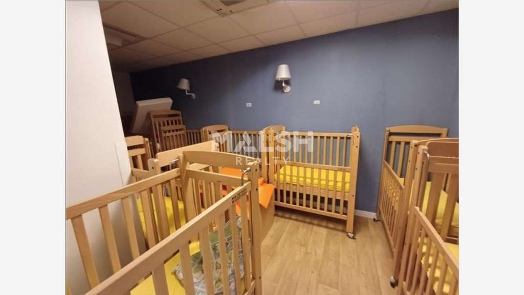 A LOUER - Local commercial (crèche) 494 m² - VAULX