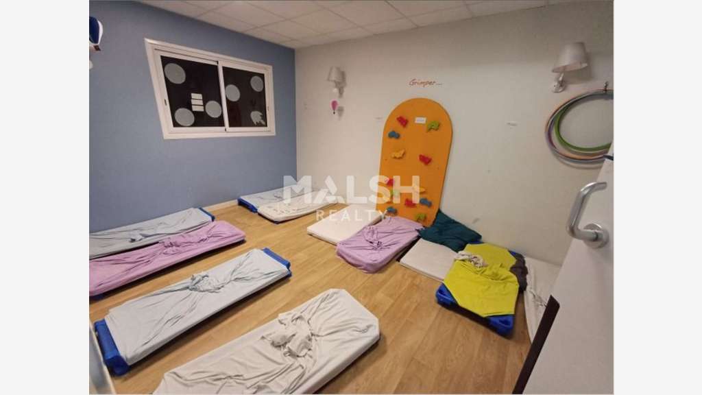 A LOUER - Local commercial (crèche) 494 m² - VAULX