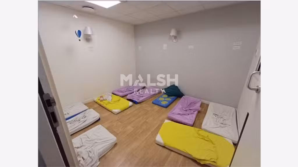 A LOUER - Local commercial (crèche) 494 m² - VAULX