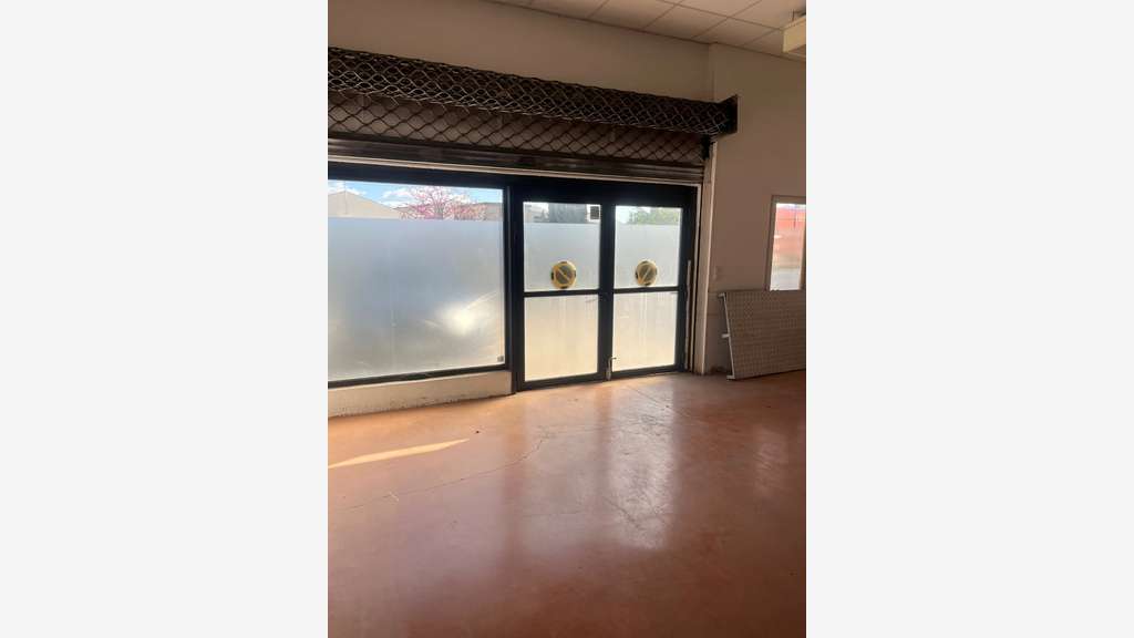 Local professionnel de 250m² à louer à Vauvert