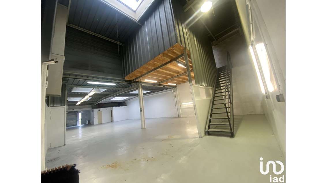 Local commercial à Vaux-le-Pénil