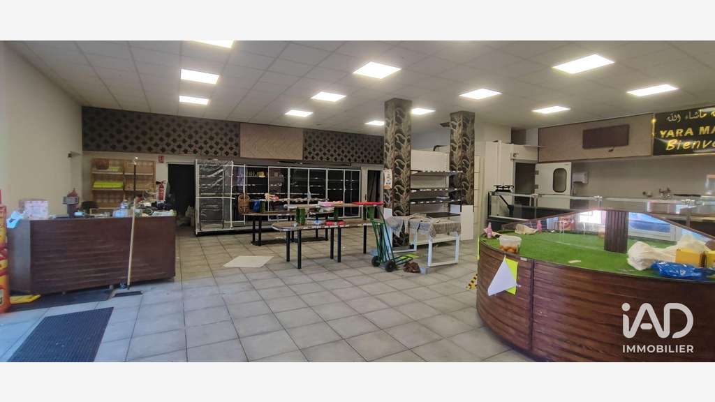 A louer Murs commerciaux 215m² à Vaux-le-Pénil