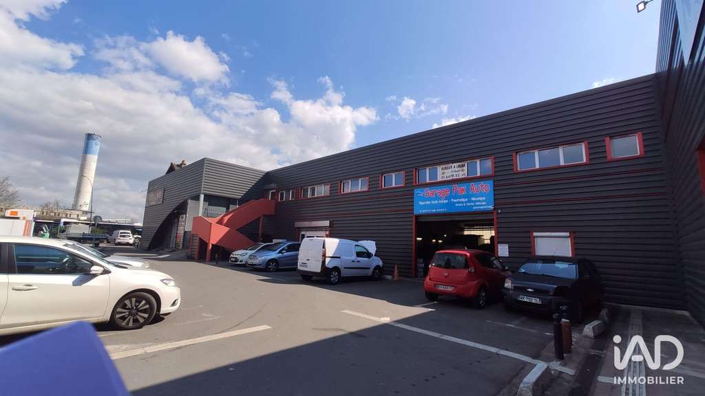 A louer Murs commerciaux 215m² à Vaux-le-Pénil