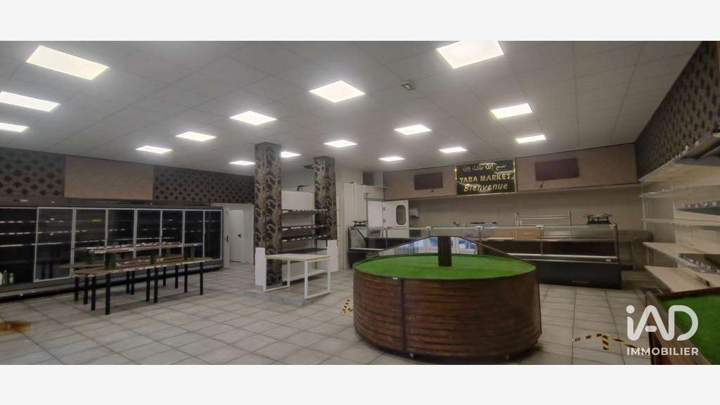 A louer Murs commerciaux 215m² à Vaux-le-Pénil