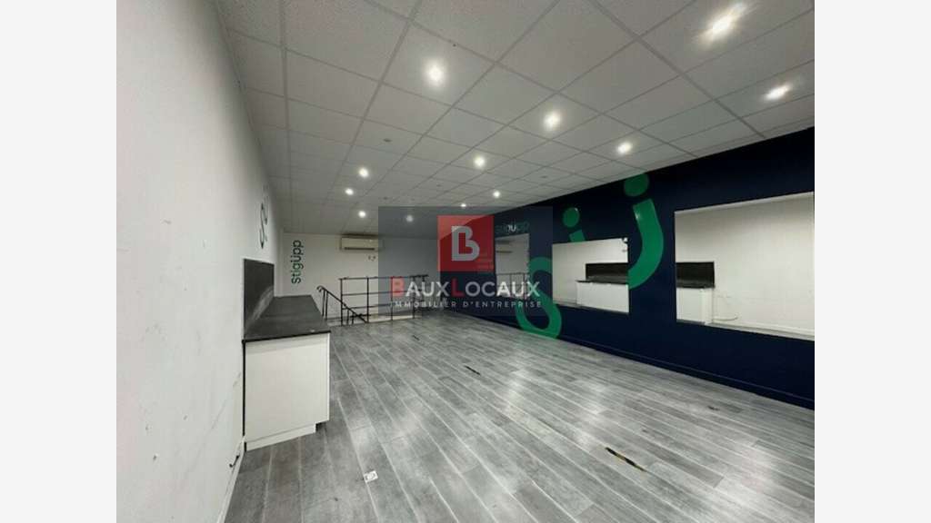 Local 125m² à louer en zone commerciale à Vedène