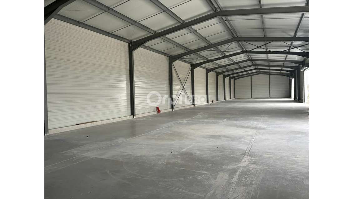 Local d'activité de 230m² à louer à Vedène