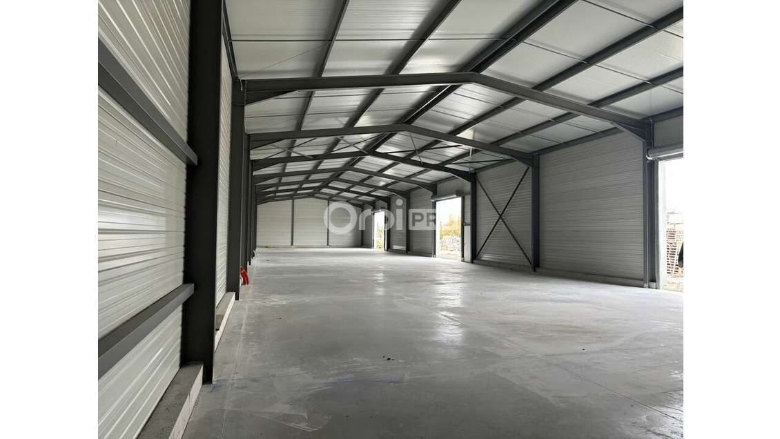 Local d'activité de 460m² à louer à Vedène