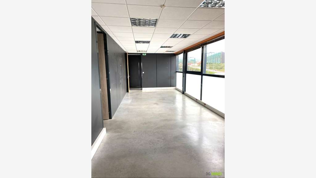 A louer local commercial 300m² R+1 à Vedène