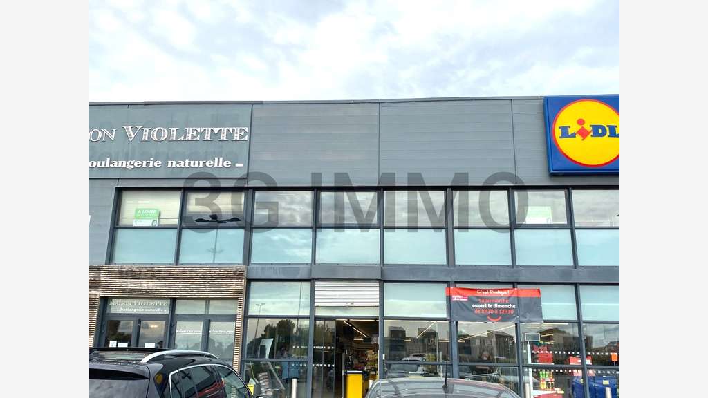A louer local commercial 300m² R+1 à Vedène