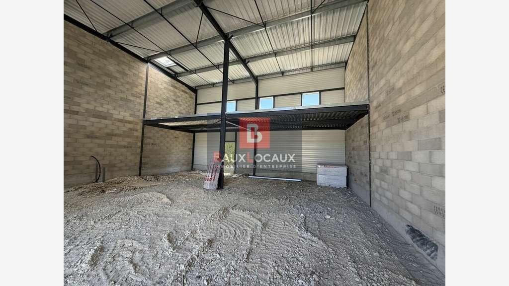 Local commercial neuf 194m² à louer à Vedène