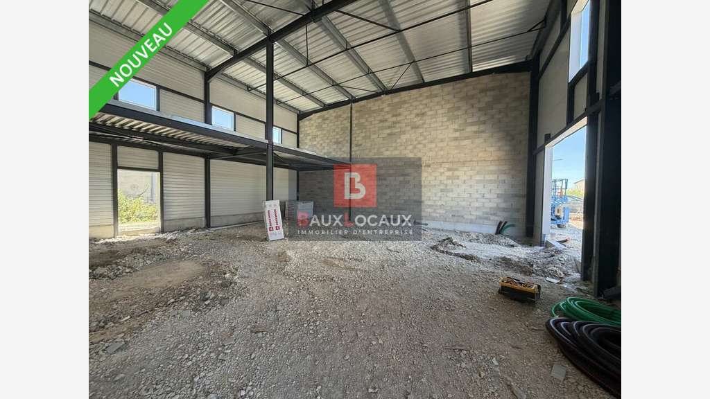 Local commercial neuf 194m² à louer à Vedène