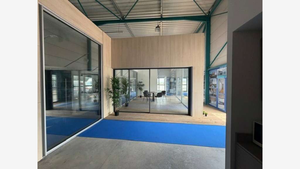 Local commercial de 170m² à louer à Vendargues