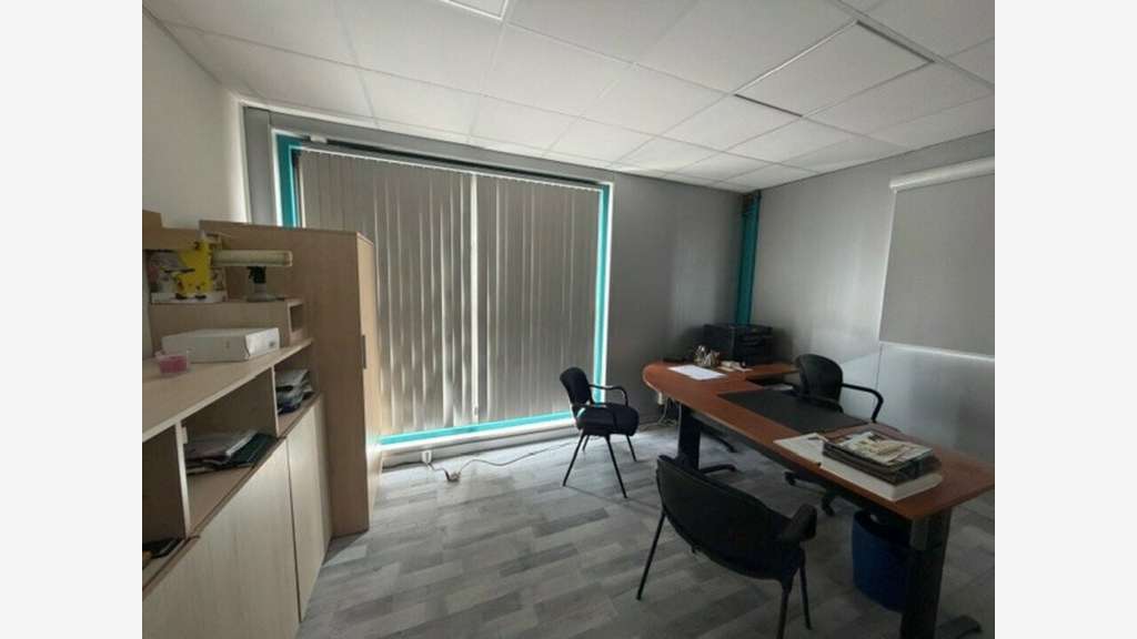 Local commercial de 170m² à louer à Vendargues