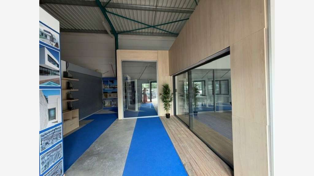 Local commercial de 170m² à louer à Vendargues