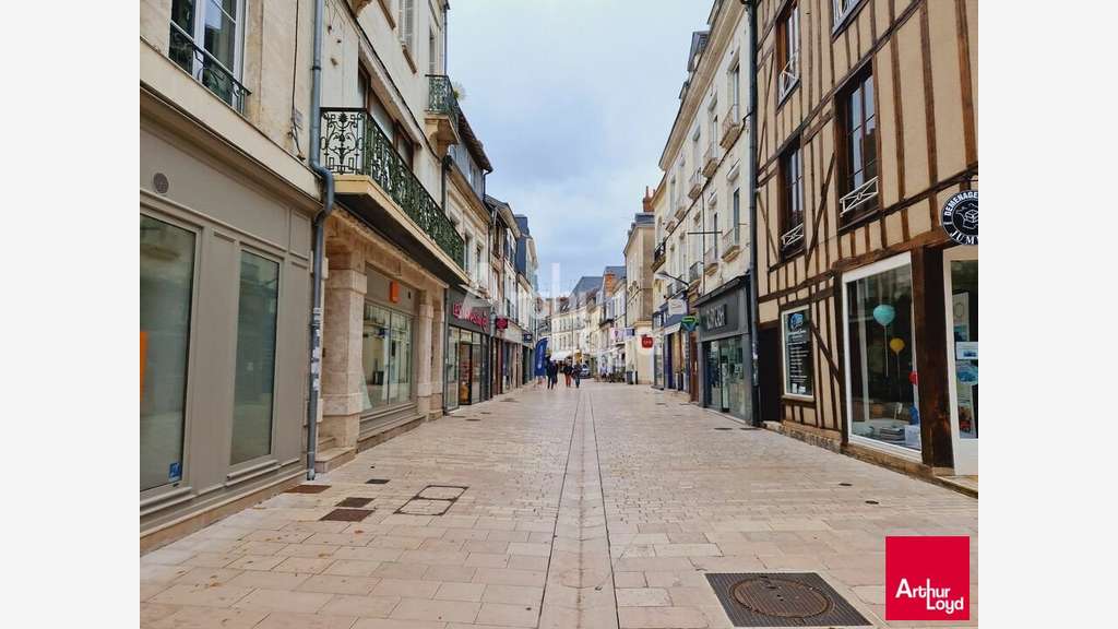 Local commercial 358m² à louer à Vendôme