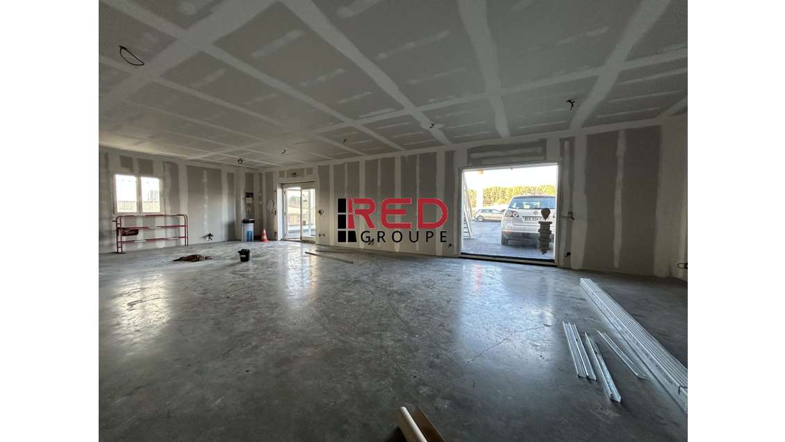 A louer local commercial ou pro 210m² à Venelles