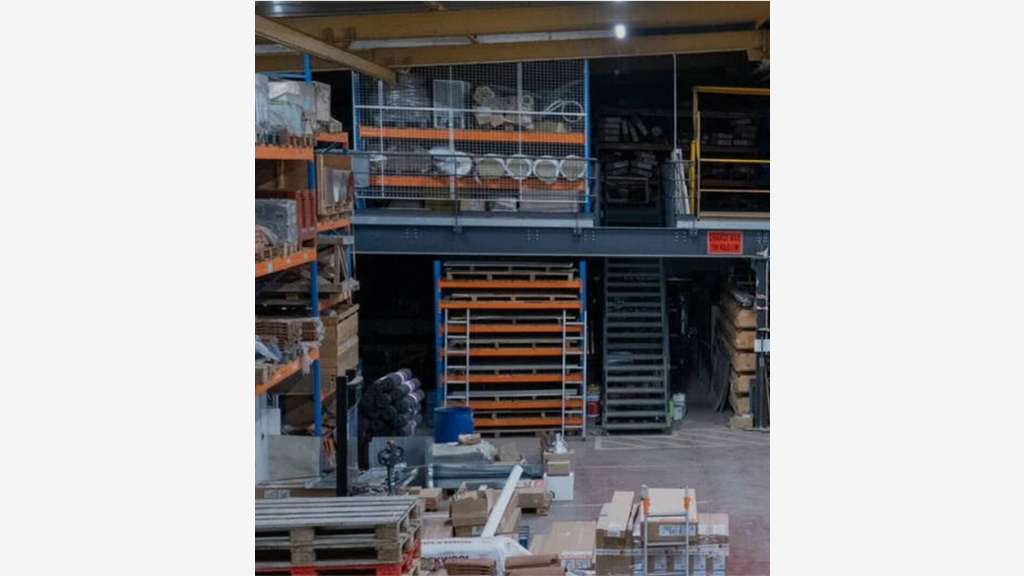 Loue local d'activité 875m² à Vénissieux ZI Carnot