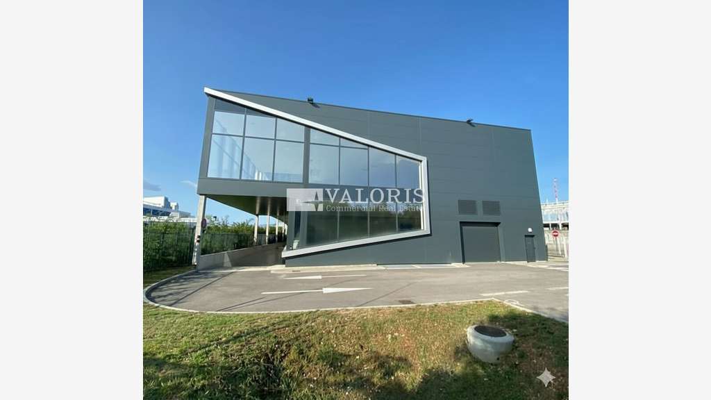 A louer local activité neuf de 3700m² à Vénissieux