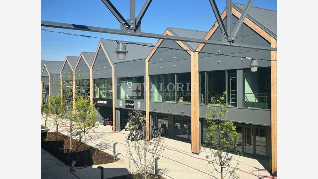 A louer local 594m² pôle motos Vénissieux 