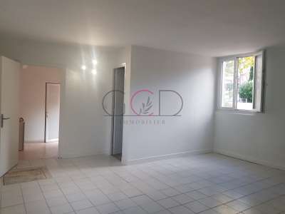 Local professionnel en rez-de-jardin dans zone rec