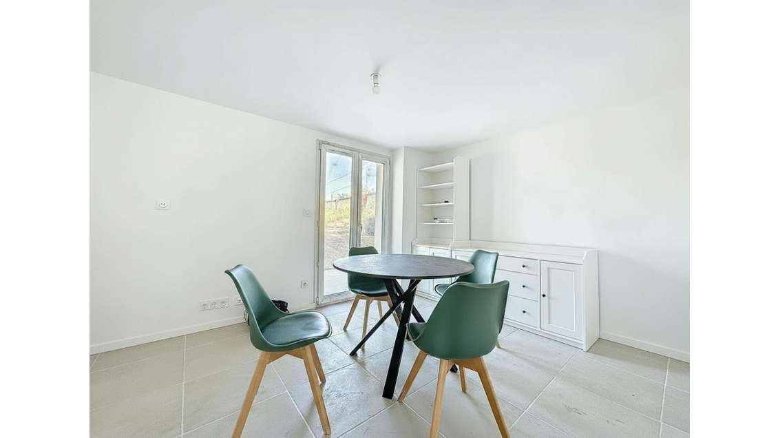 A louer local commercial 750m² Vernou-la-Celle