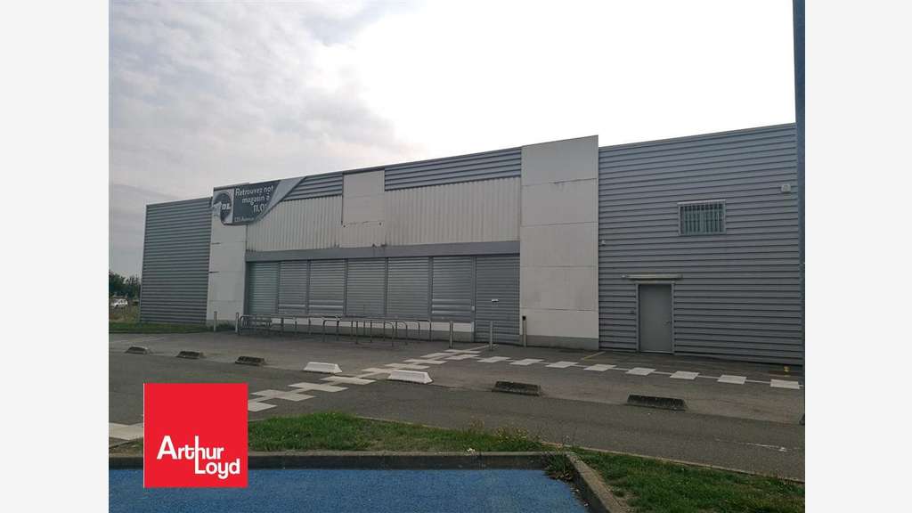 A louer local commercial 1200m² à Vernouillet