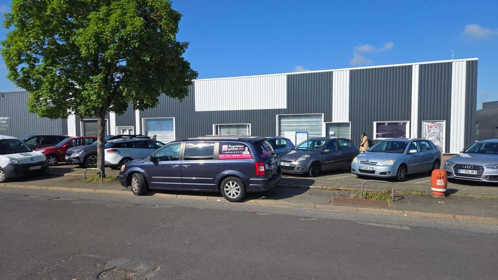 Loue local commercial 136m² empl n°1 à Vernouillet