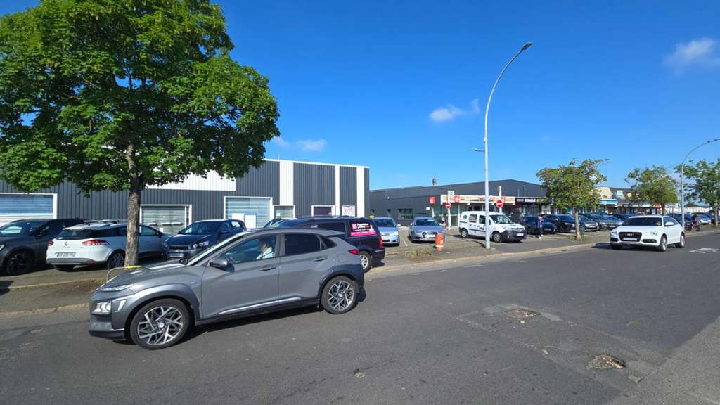 Loue local commercial 136m² empl n°1 à Vernouillet