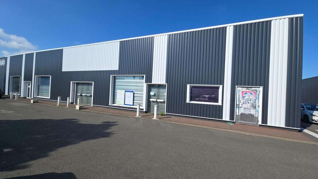 Loue local commercial 136m² empl n°1 à Vernouillet