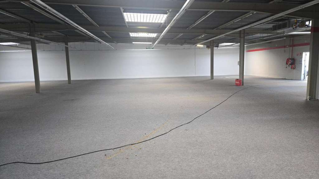 Loue local commercial 136m² empl n°1 à Vernouillet
