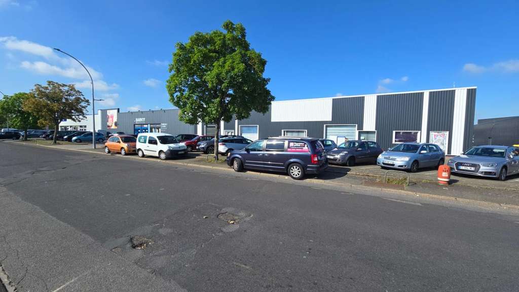 Loue local commercial de 445m² zc Sud Vernouillet