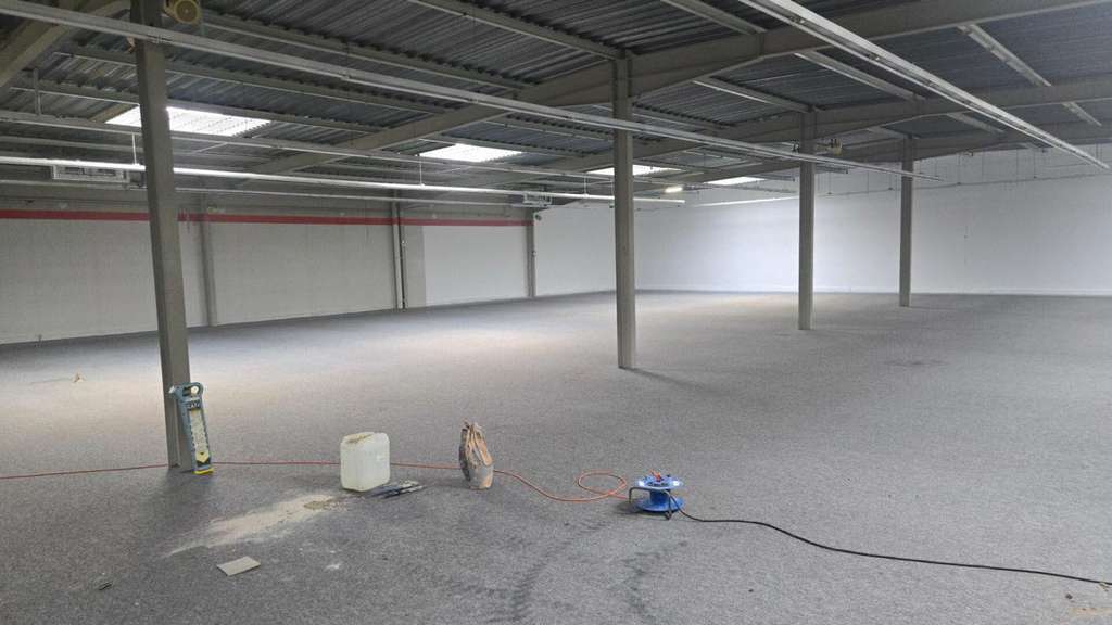 Loue local commercial de 445m² zc Sud Vernouillet