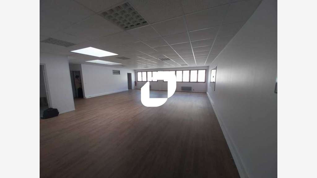 A louer Local commercial 130m² Vernouillet