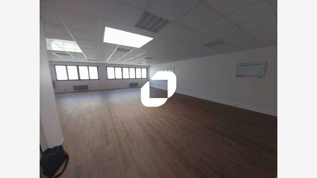 A louer Local commercial 130m² Vernouillet