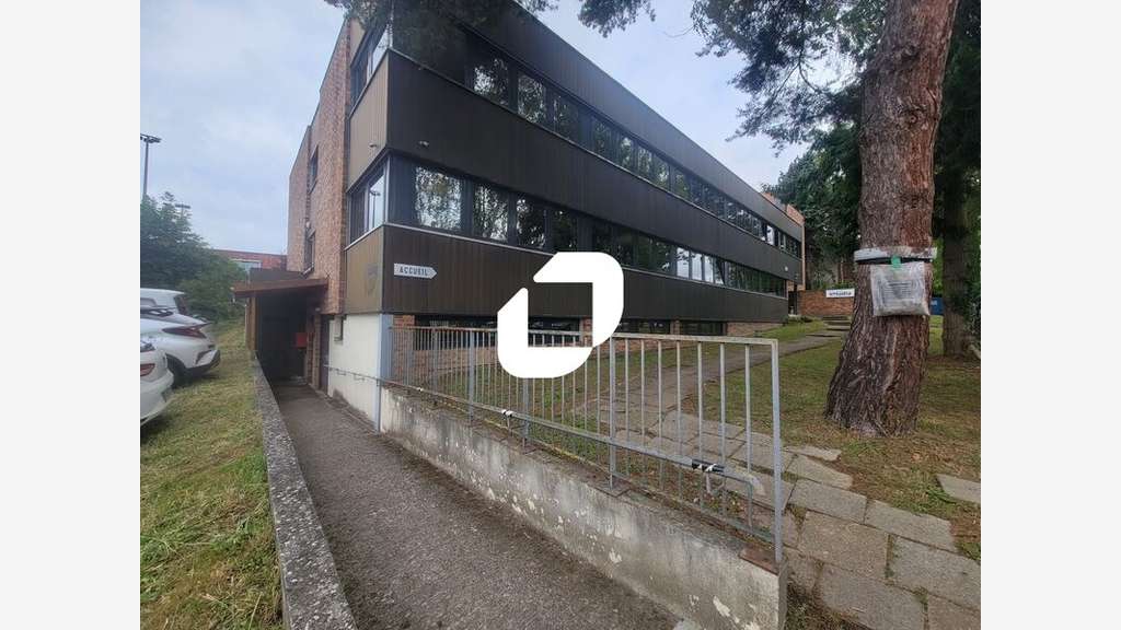Locaux Mixtes de 314 m² non divisibles à Louer à V