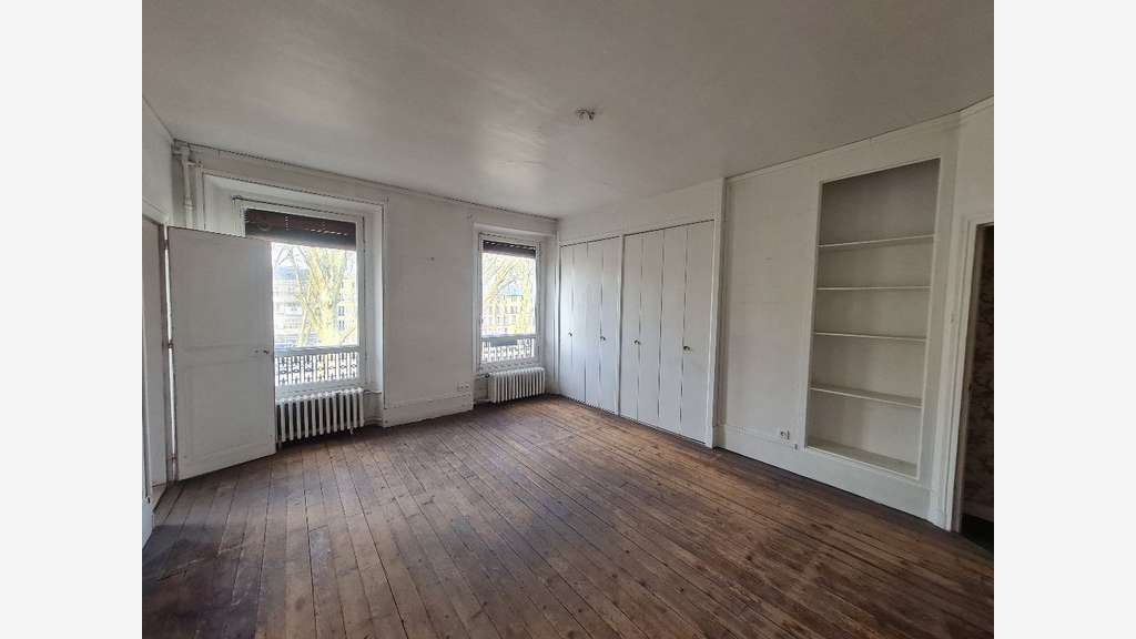 A louer local 171m² axe stratégique de Versailles