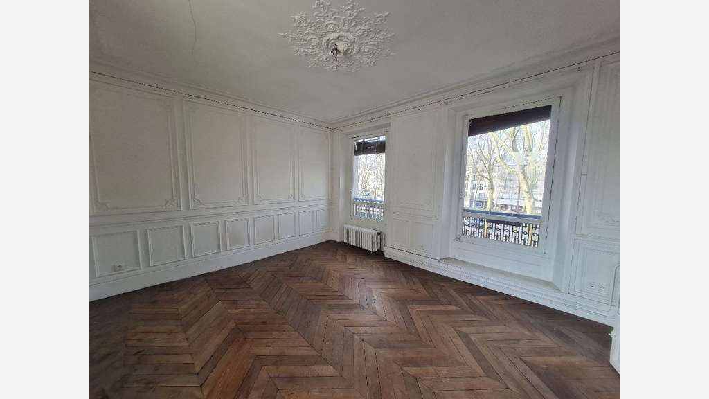 A louer local 171m² axe stratégique de Versailles