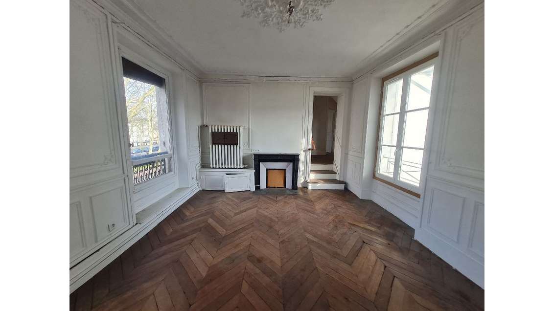 A louer local 171m² axe stratégique de Versailles