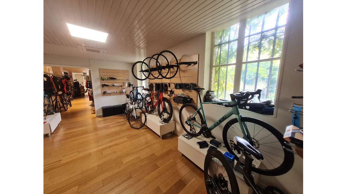 A louer local 134m² empl N°1 à Versailles