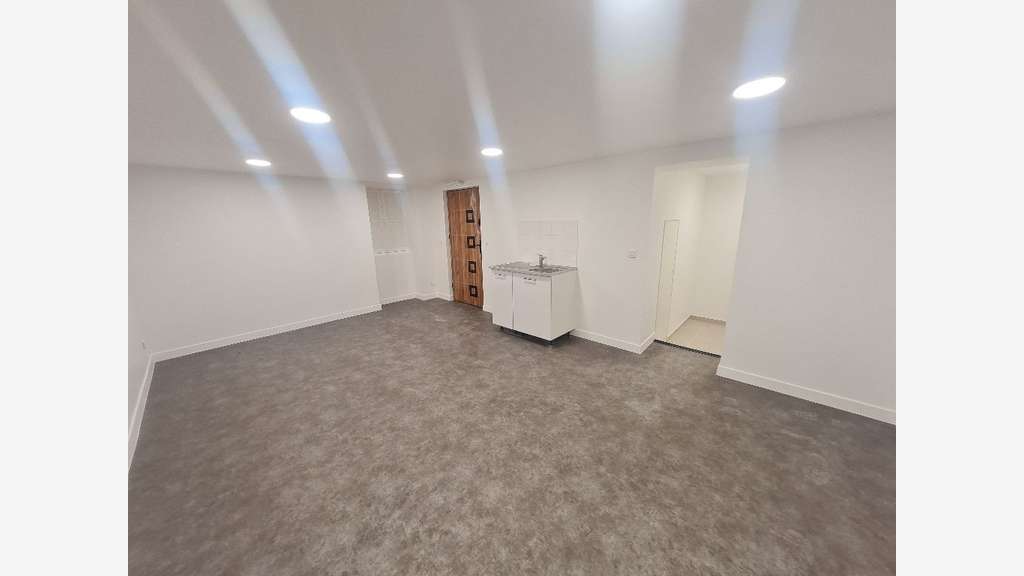 A louer beau local 120m² à Versailles Notre Dame