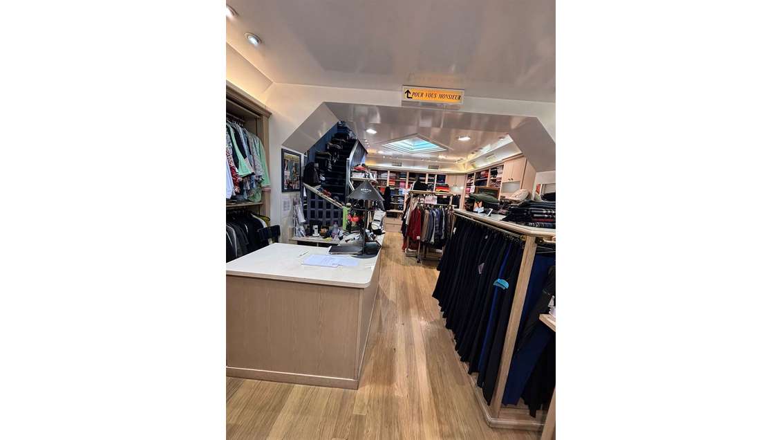 Local 85m²  sur deux niveaux à louer à Versailles