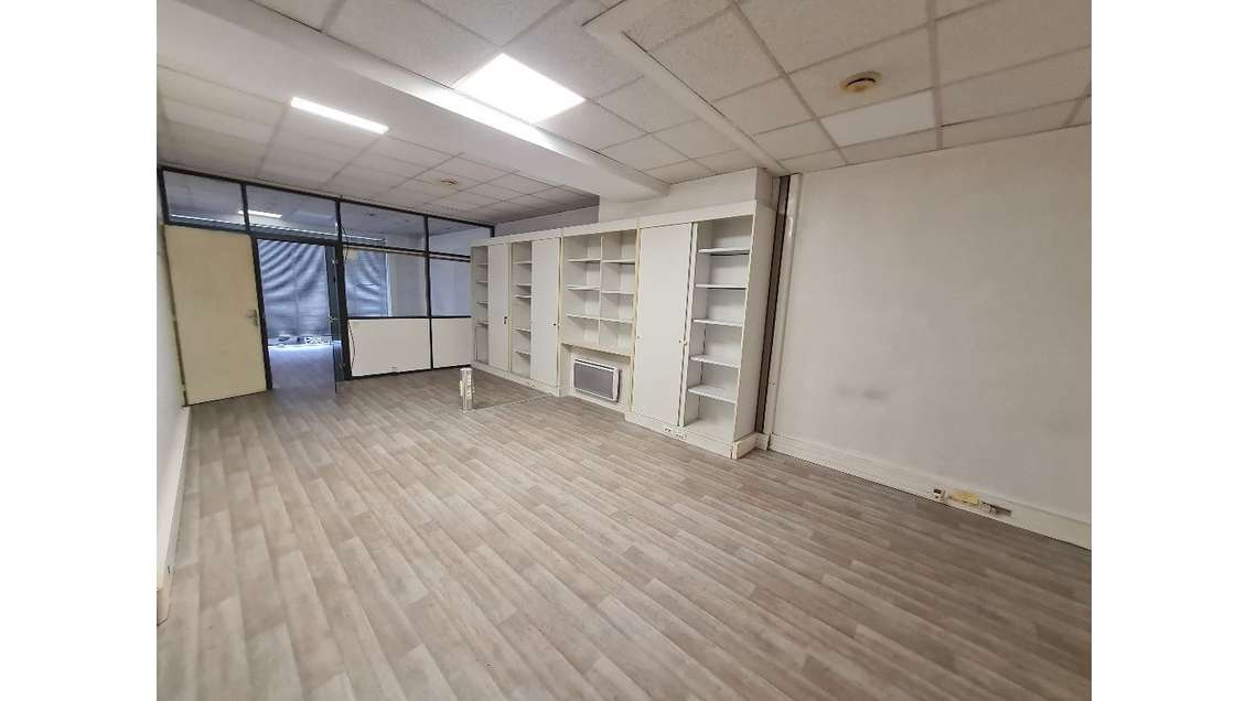 A louer bâtiment 384m² Versailles Avenue de Sceaux