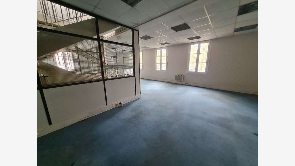 A louer bâtiment 384m² Versailles Avenue de Sceaux