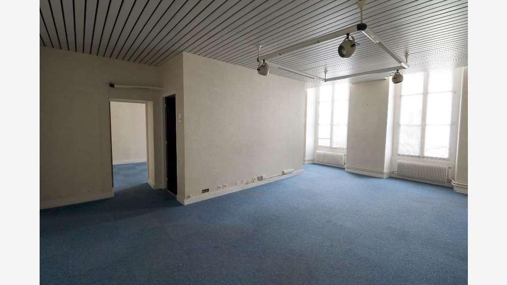 A louer local commercial 301m² Versailles St Cloud