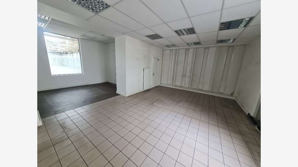 A louer local commercial 602m² Versailles St Cloud