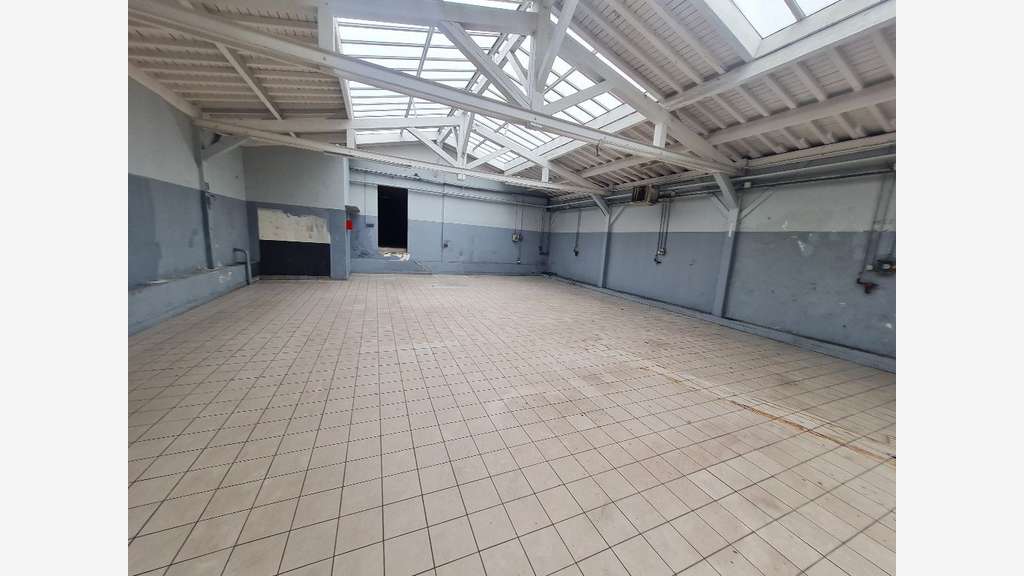 A louer local commercial 602m² Versailles St Cloud