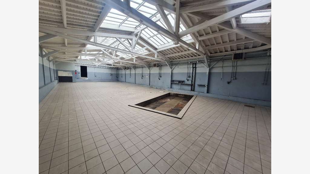 A louer local commercial 602m² Versailles St Cloud