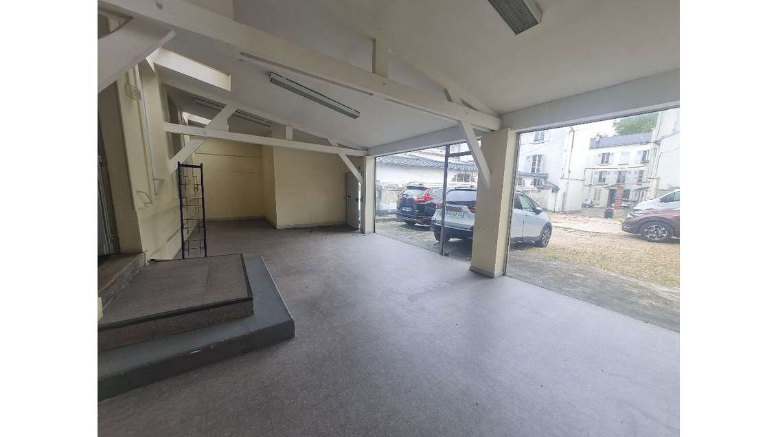 A louer local commercial 602m² Versailles St Cloud