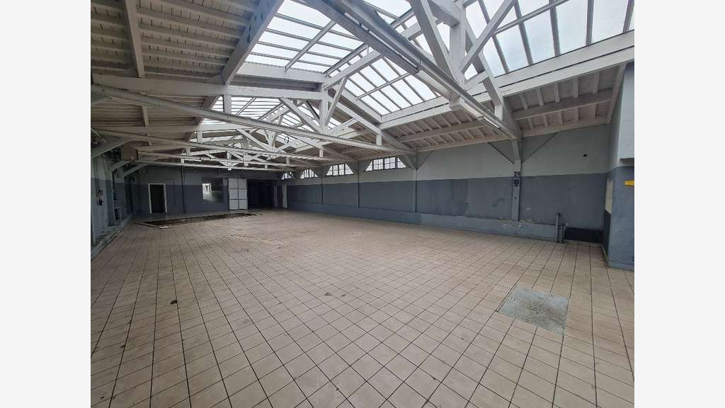 A louer local commercial 602m² Versailles St Cloud