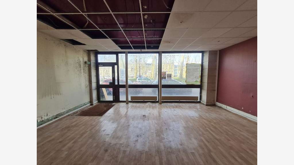 A louer local 185m² avenue de St Cloud Versailles